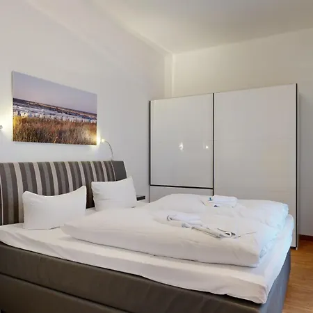 Duenenresort 32 * Binz